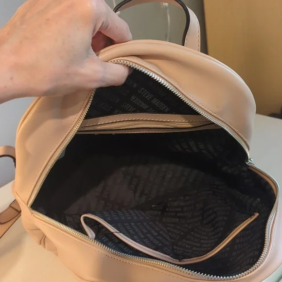 Blush pink quilted Steve Madden backpack 2 outside pockets, 3 inside, like new - Picture 9 of 11
